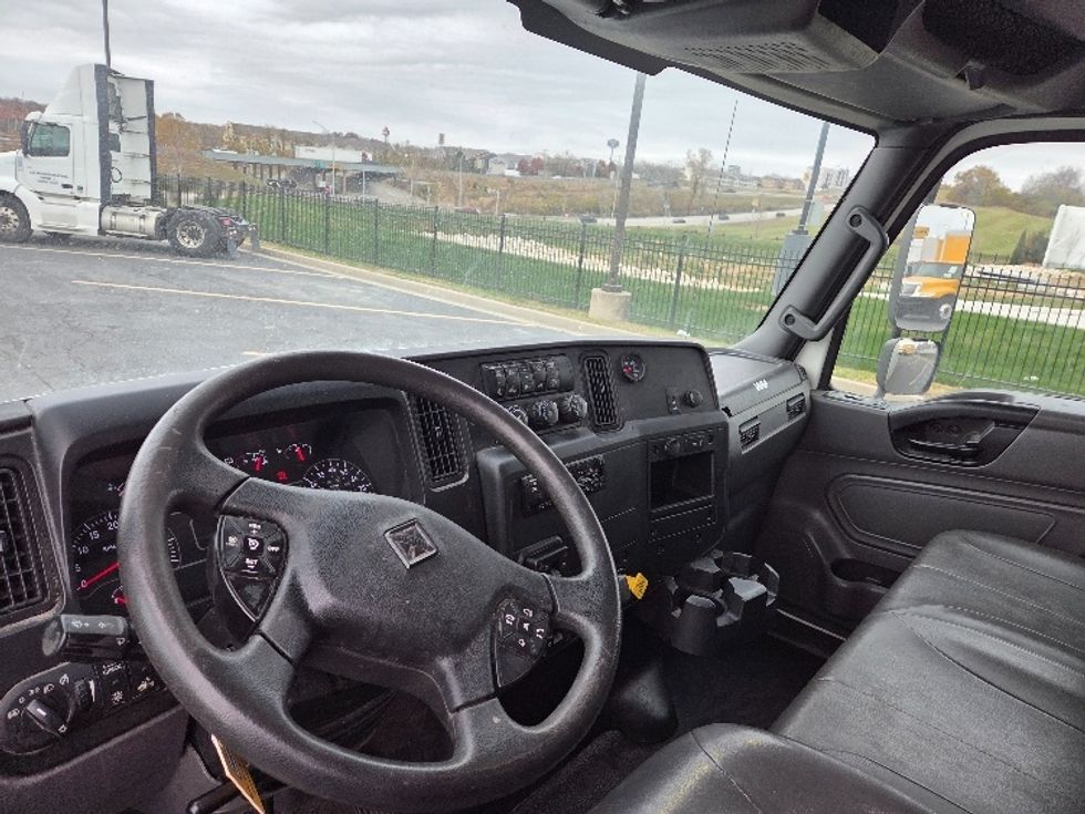 Medium Duty Box Truck-Light and Medium Duty Trucks-International-2020-MV607-Kansas City-MO-359,984\n\t\tmiles-$ 21,750 - Image 17