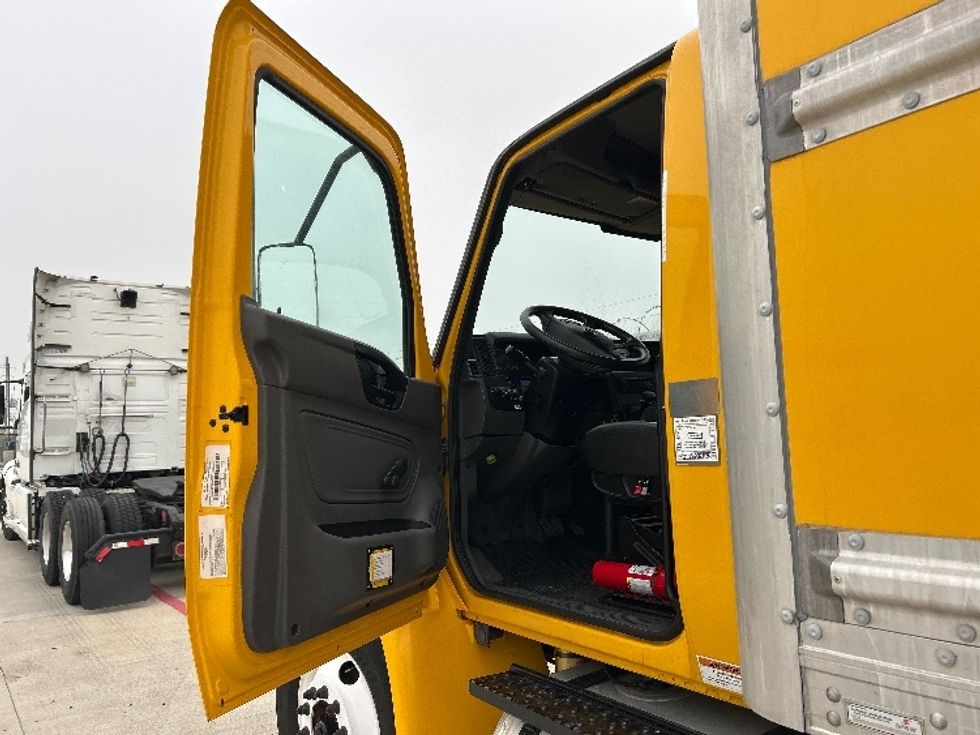 Medium Duty Box Truck-Light and Medium Duty Trucks-International-2020-MV607-Katy-TX-145,958\n\t\tmiles-$ 45,750 - Image 16