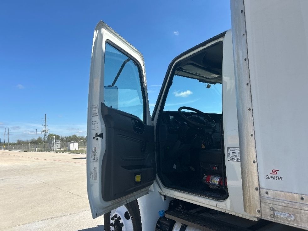 Medium Duty Box Truck-Light and Medium Duty Trucks-International-2020-MV607-Katy-TX-234,700\n\t\tmiles-$ 36,000 - Image 16
