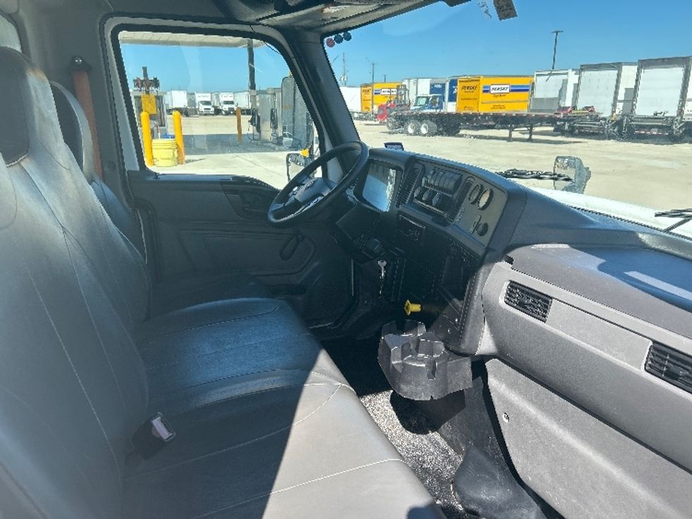 Medium Duty Box Truck-Light and Medium Duty Trucks-International-2020-MV607-Katy-TX-234,700\n\t\tmiles-$ 36,000 - Image 22