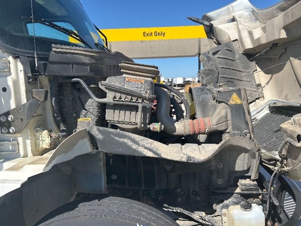 Medium Duty Box Truck-Light and Medium Duty Trucks-International-2020-MV607-Katy-TX-234,700\n\t\tmiles-$ 36,000 - Image 23