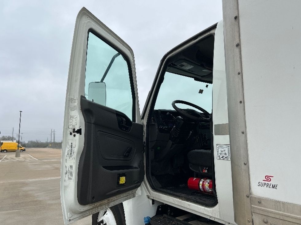 Medium Duty Box Truck-Light and Medium Duty Trucks-International-2020-MV607-Katy-TX-246,430\n\t\tmiles-$ 34,250 - Image 16