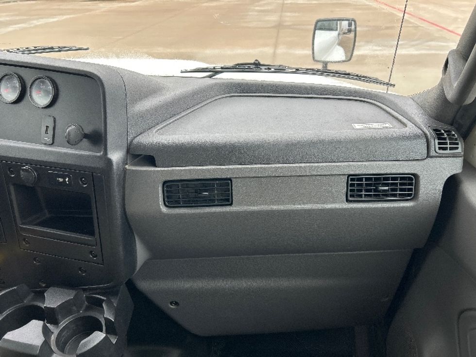 Medium Duty Box Truck-Light and Medium Duty Trucks-International-2020-MV607-Katy-TX-246,430\n\t\tmiles-$ 34,250 - Image 21