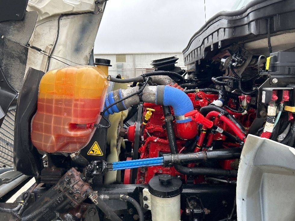 Medium Duty Box Truck-Light and Medium Duty Trucks-International-2020-MV607-Katy-TX-246,430\n\t\tmiles-$ 34,250 - Image 24