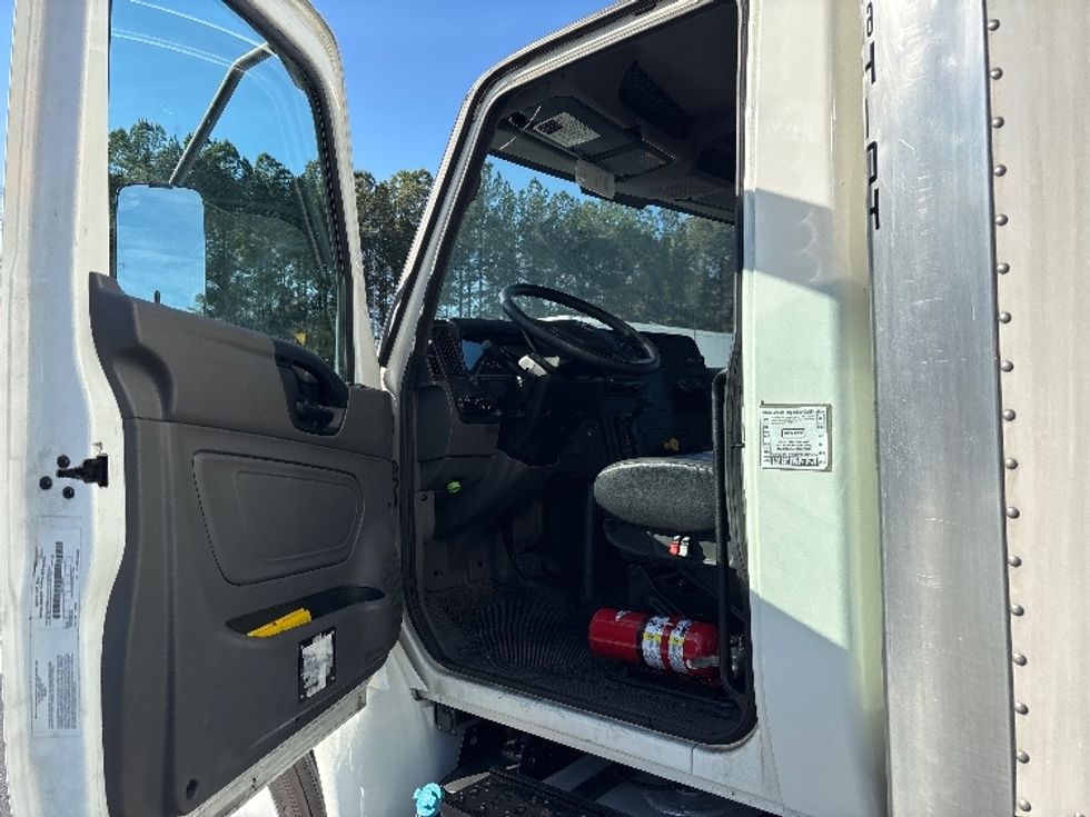 Medium Duty Box Truck-Light and Medium Duty Trucks-International-2020-MV607-Kennesaw-GA-24,318\n\t\tmiles-$ 69,500 - Image 16