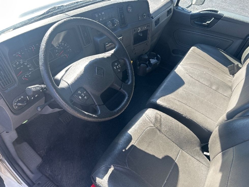 Medium Duty Box Truck-Light and Medium Duty Trucks-International-2020-MV607-Kennesaw-GA-24,318\n\t\tmiles-$ 69,500 - Image 17