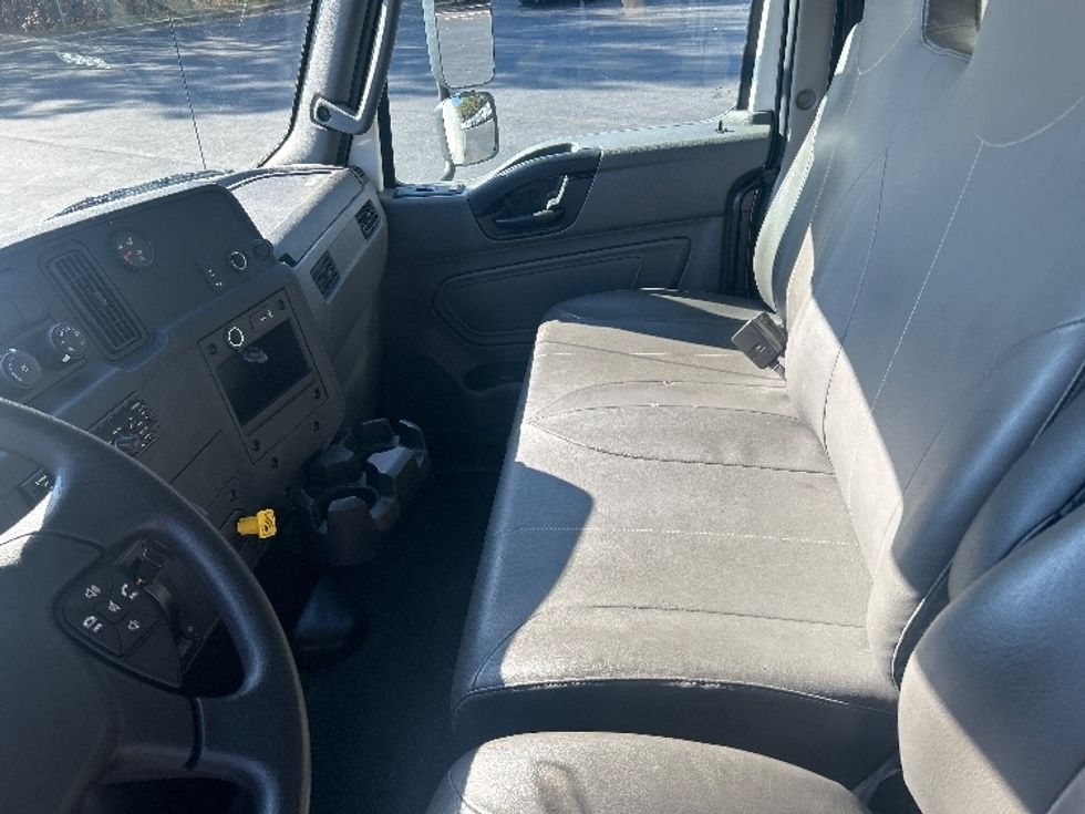 Medium Duty Box Truck-Light and Medium Duty Trucks-International-2020-MV607-Kennesaw-GA-24,318\n\t\tmiles-$ 69,500 - Image 19