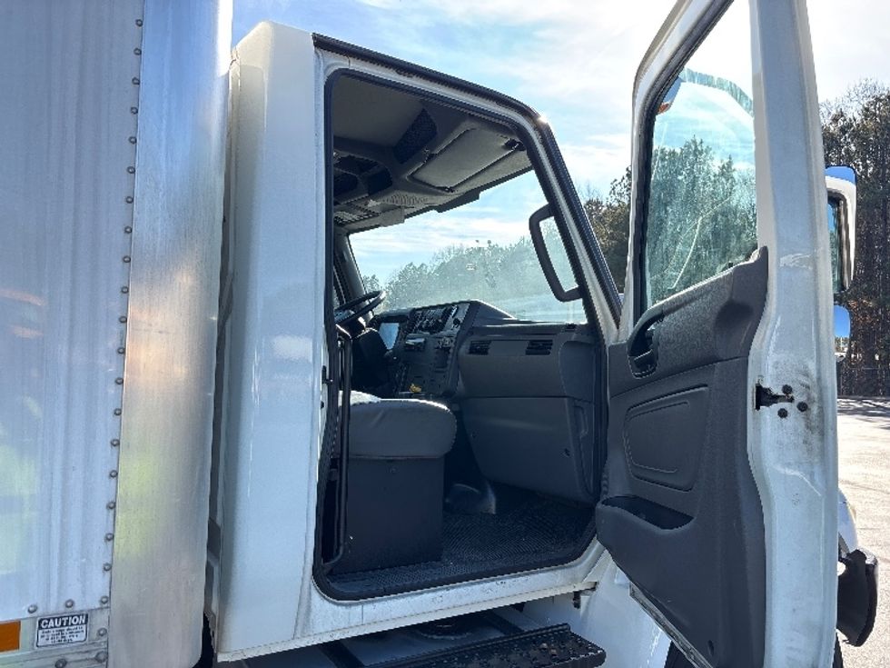 Medium Duty Box Truck-Light and Medium Duty Trucks-International-2020-MV607-Kennesaw-GA-24,318\n\t\tmiles-$ 69,500 - Image 20