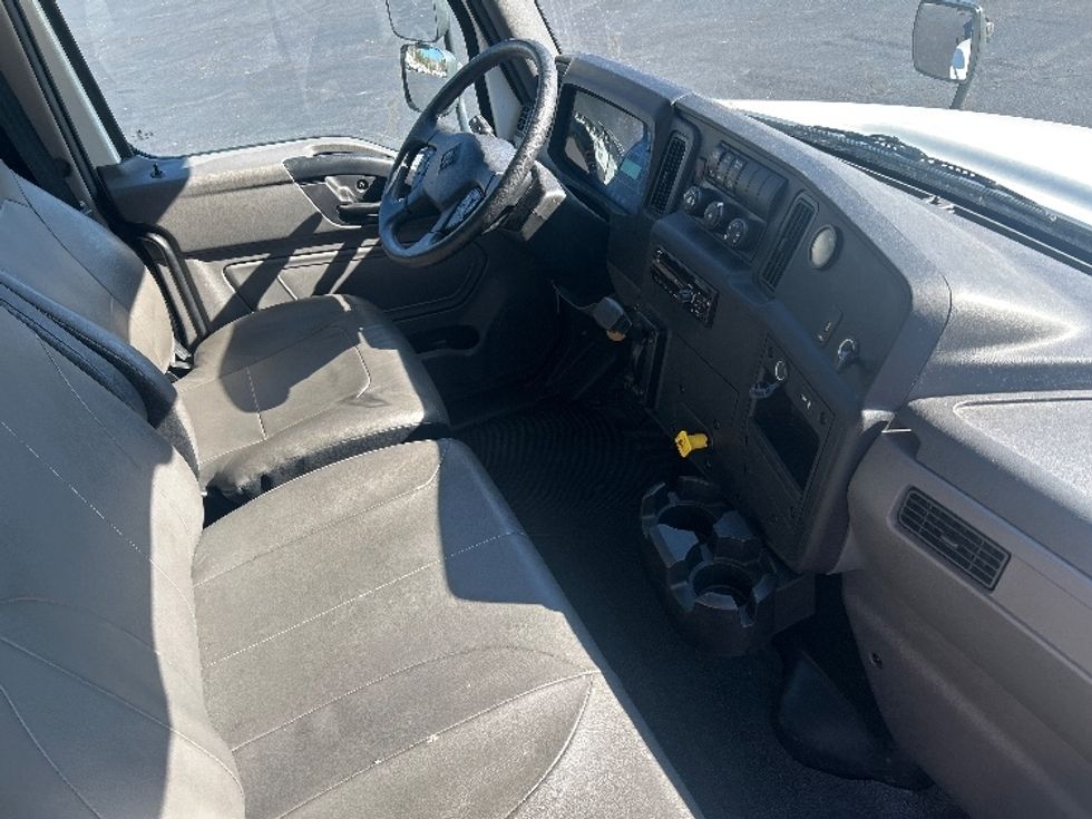 Medium Duty Box Truck-Light and Medium Duty Trucks-International-2020-MV607-Kennesaw-GA-24,318\n\t\tmiles-$ 69,500 - Image 22