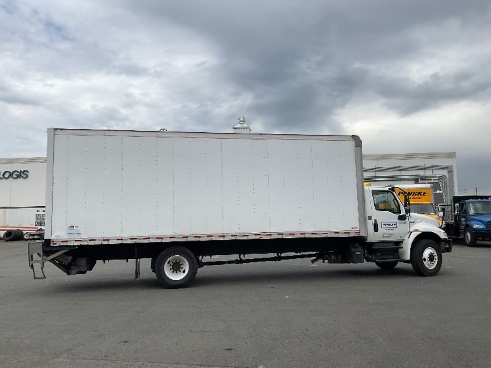 Medium Duty Box Truck-Light and Medium Duty Trucks-International-2020-MV607-Kent-WA-114,291\n\t\tmiles-$ 49,000 - Image 15
