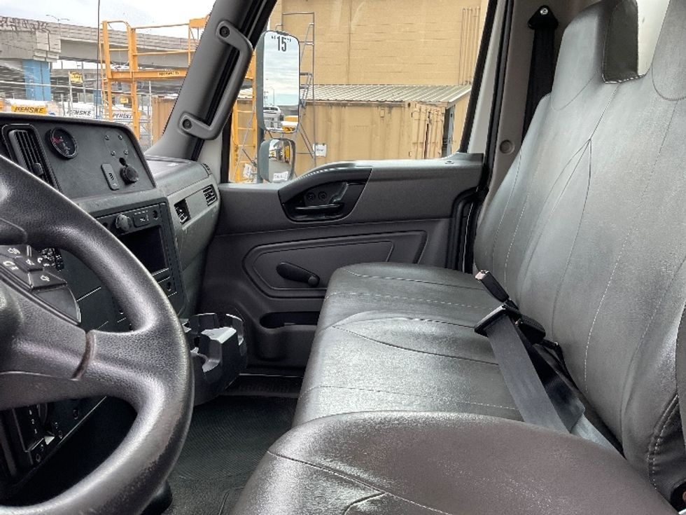 Medium Duty Box Truck-Light and Medium Duty Trucks-International-2020-MV607-Kent-WA-114,291\n\t\tmiles-$ 49,000 - Image 19