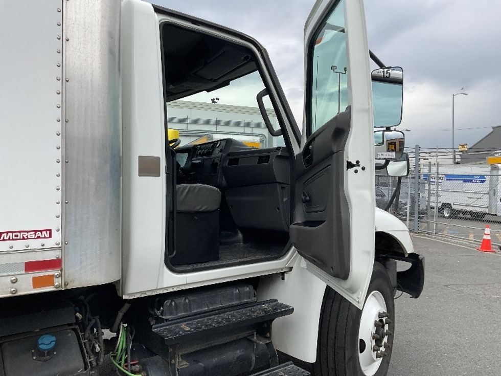 Medium Duty Box Truck-Light and Medium Duty Trucks-International-2020-MV607-Kent-WA-114,291\n\t\tmiles-$ 49,000 - Image 20