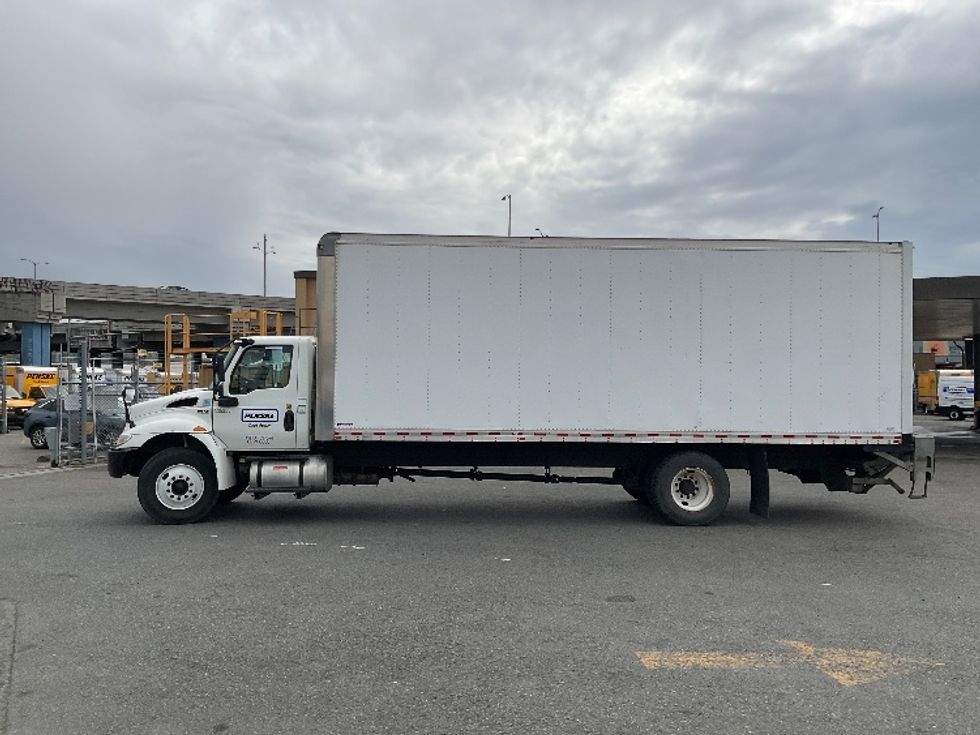 Medium Duty Box Truck-Light and Medium Duty Trucks-International-2020-MV607-Kent-WA-114,291\n\t\tmiles-$ 49,000 - Image 4