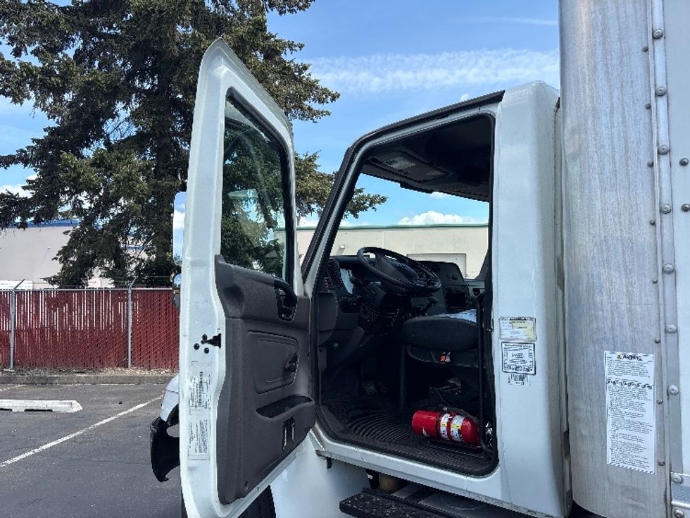 Medium Duty Box Truck-Light and Medium Duty Trucks-International-2020-MV607-Kent-WA-122,036\n\t\tmiles-$ 57,500 - Image 16