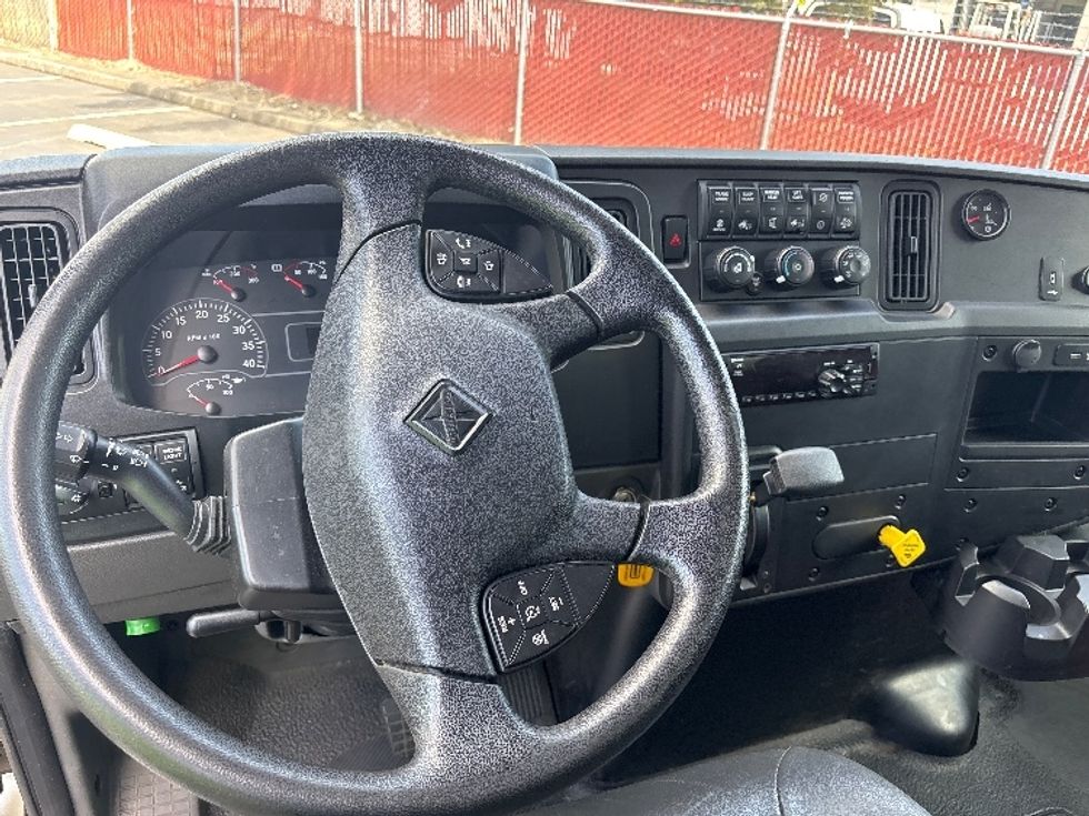Medium Duty Box Truck-Light and Medium Duty Trucks-International-2020-MV607-Kent-WA-122,036\n\t\tmiles-$ 57,500 - Image 18