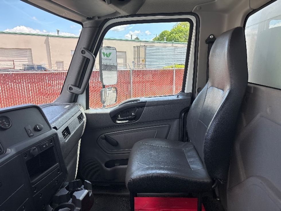 Medium Duty Box Truck-Light and Medium Duty Trucks-International-2020-MV607-Kent-WA-122,036\n\t\tmiles-$ 57,500 - Image 19