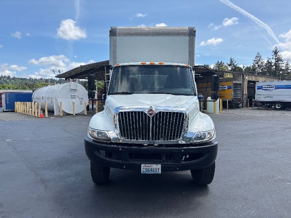 Medium Duty Box Truck-Light and Medium Duty Trucks-International-2020-MV607-Kent-WA-122,036\n\t\tmiles-$ 57,500 - Image 2