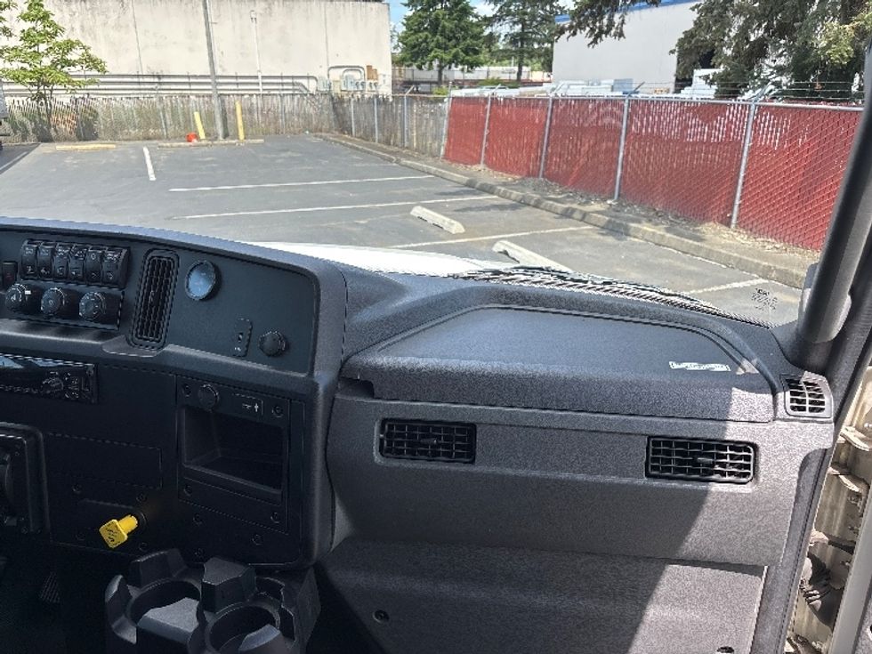 Medium Duty Box Truck-Light and Medium Duty Trucks-International-2020-MV607-Kent-WA-122,036\n\t\tmiles-$ 57,500 - Image 21