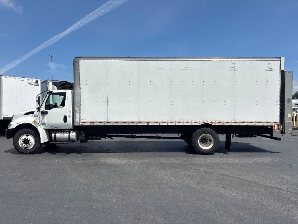 Medium Duty Box Truck-Light and Medium Duty Trucks-International-2020-MV607-Kent-WA-122,036\n\t\tmiles-$ 57,500 - Image 4