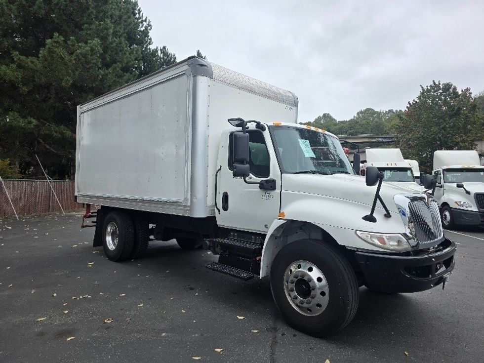 Medium Duty Box Truck-Light and Medium Duty Trucks-International-2020-MV607-Kent-WA-123,015\n\t\tmiles-$ 46,750 - Image 1