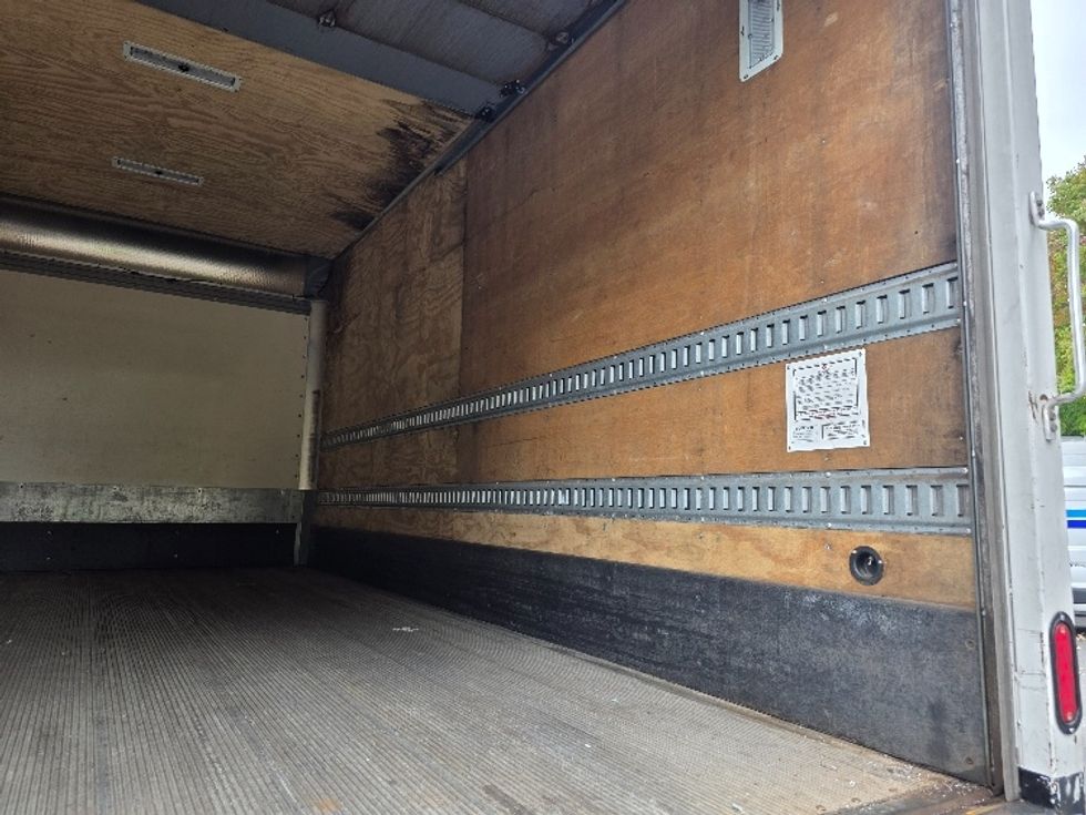 Medium Duty Box Truck-Light and Medium Duty Trucks-International-2020-MV607-Kent-WA-123,015\n\t\tmiles-$ 46,750 - Image 12