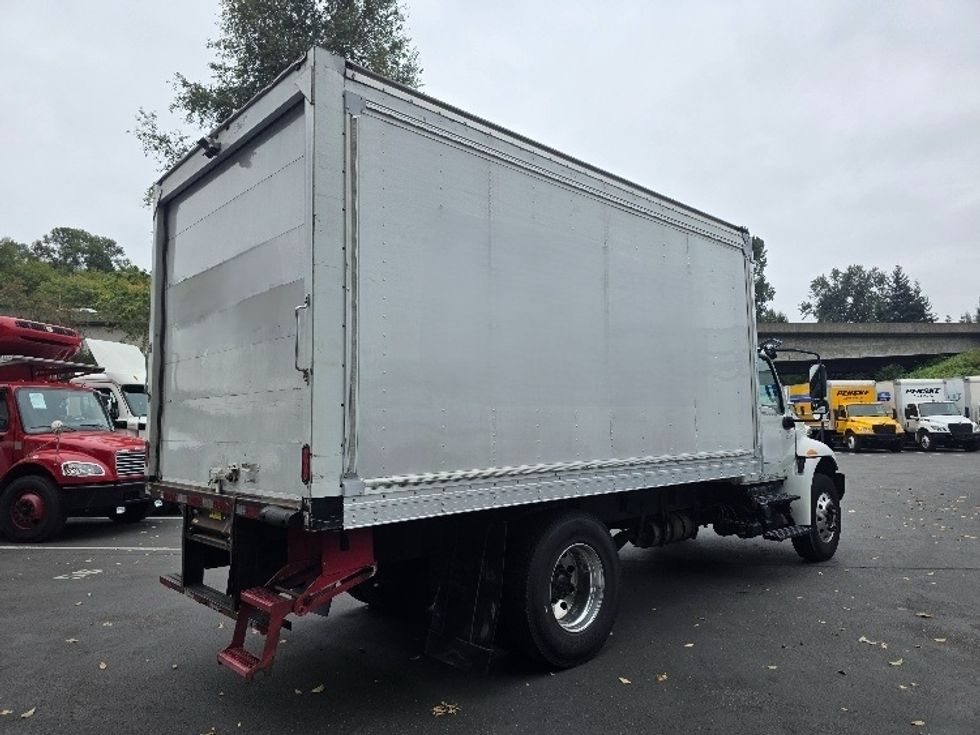 Medium Duty Box Truck-Light and Medium Duty Trucks-International-2020-MV607-Kent-WA-123,015\n\t\tmiles-$ 46,750 - Image 13