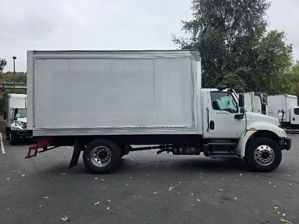 Medium Duty Box Truck-Light and Medium Duty Trucks-International-2020-MV607-Kent-WA-123,015\n\t\tmiles-$ 46,750 - Image 15