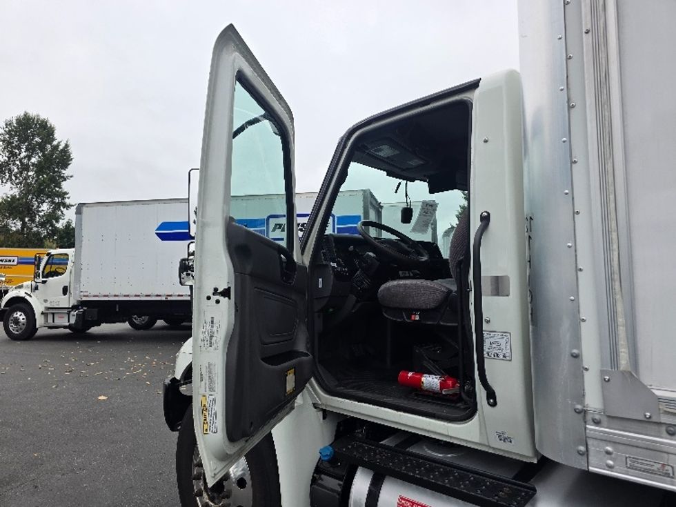 Medium Duty Box Truck-Light and Medium Duty Trucks-International-2020-MV607-Kent-WA-123,015\n\t\tmiles-$ 46,750 - Image 16