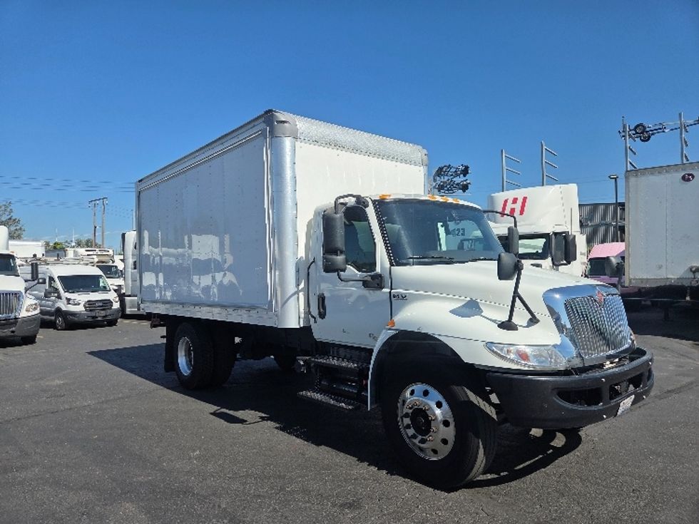 Medium Duty Box Truck-Light and Medium Duty Trucks-International-2020-MV607-Kent-WA-138,000\n\t\tmiles-$ 45,500 - Image 1