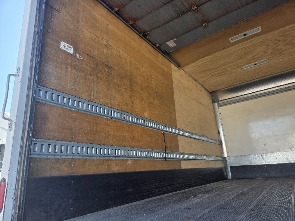 Medium Duty Box Truck-Light and Medium Duty Trucks-International-2020-MV607-Kent-WA-138,000\n\t\tmiles-$ 45,500 - Image 11