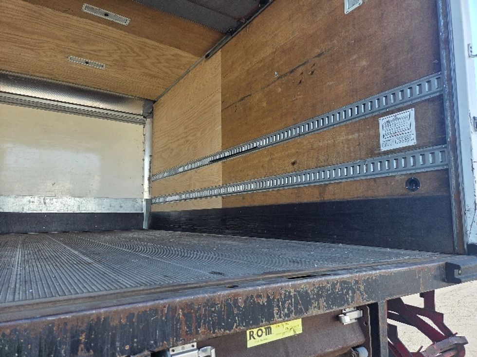 Medium Duty Box Truck-Light and Medium Duty Trucks-International-2020-MV607-Kent-WA-138,000\n\t\tmiles-$ 45,500 - Image 12