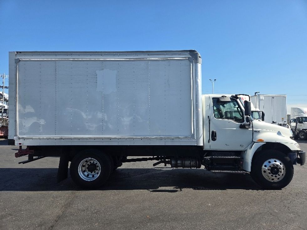 Medium Duty Box Truck-Light and Medium Duty Trucks-International-2020-MV607-Kent-WA-138,000\n\t\tmiles-$ 45,500 - Image 15