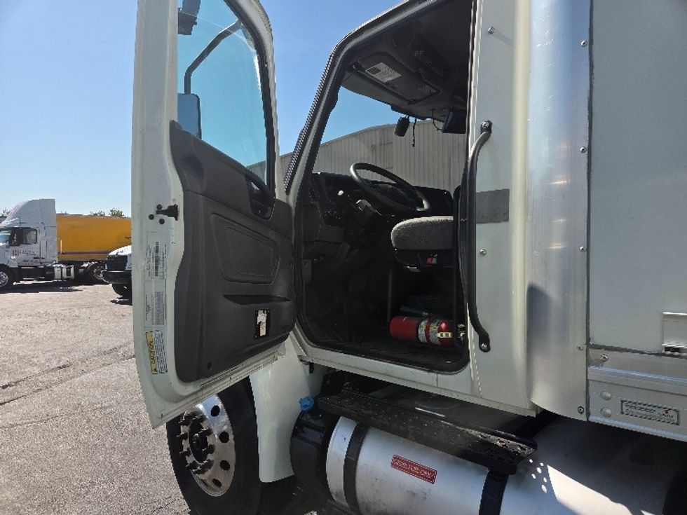 Medium Duty Box Truck-Light and Medium Duty Trucks-International-2020-MV607-Kent-WA-138,000\n\t\tmiles-$ 45,500 - Image 16