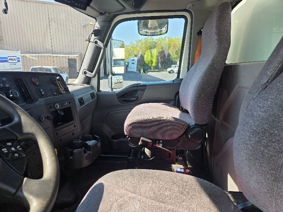 Medium Duty Box Truck-Light and Medium Duty Trucks-International-2020-MV607-Kent-WA-138,000\n\t\tmiles-$ 45,500 - Image 19