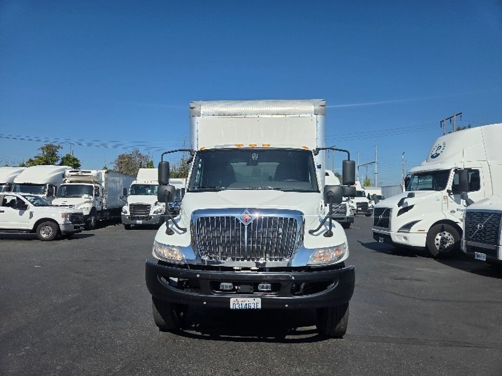 Medium Duty Box Truck-Light and Medium Duty Trucks-International-2020-MV607-Kent-WA-138,000\n\t\tmiles-$ 45,500 - Image 2