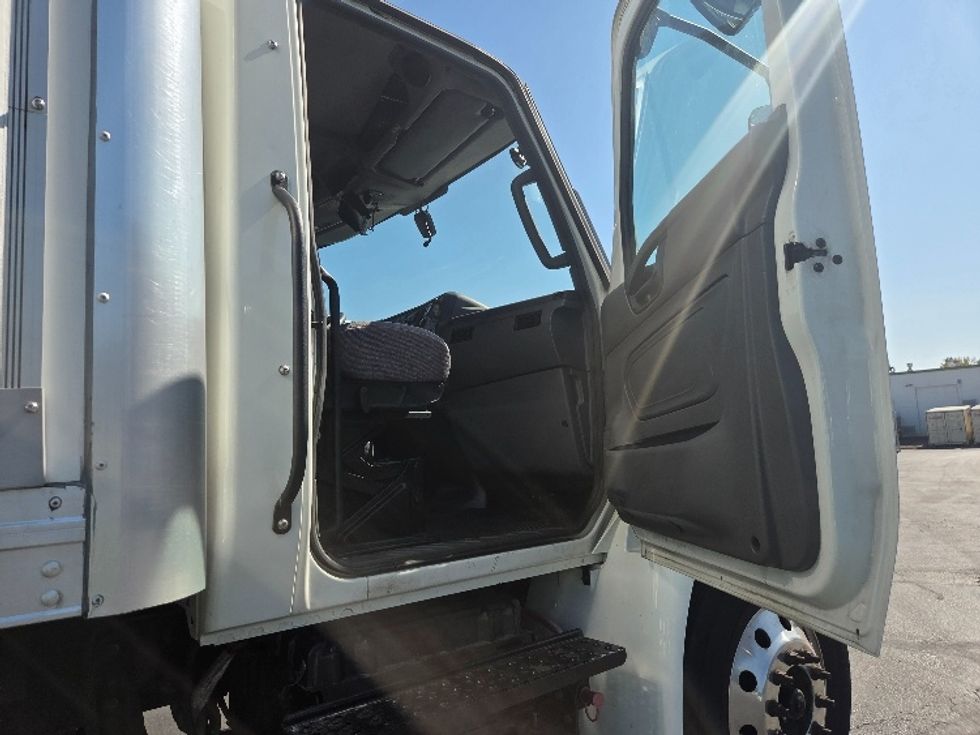 Medium Duty Box Truck-Light and Medium Duty Trucks-International-2020-MV607-Kent-WA-138,000\n\t\tmiles-$ 45,500 - Image 20