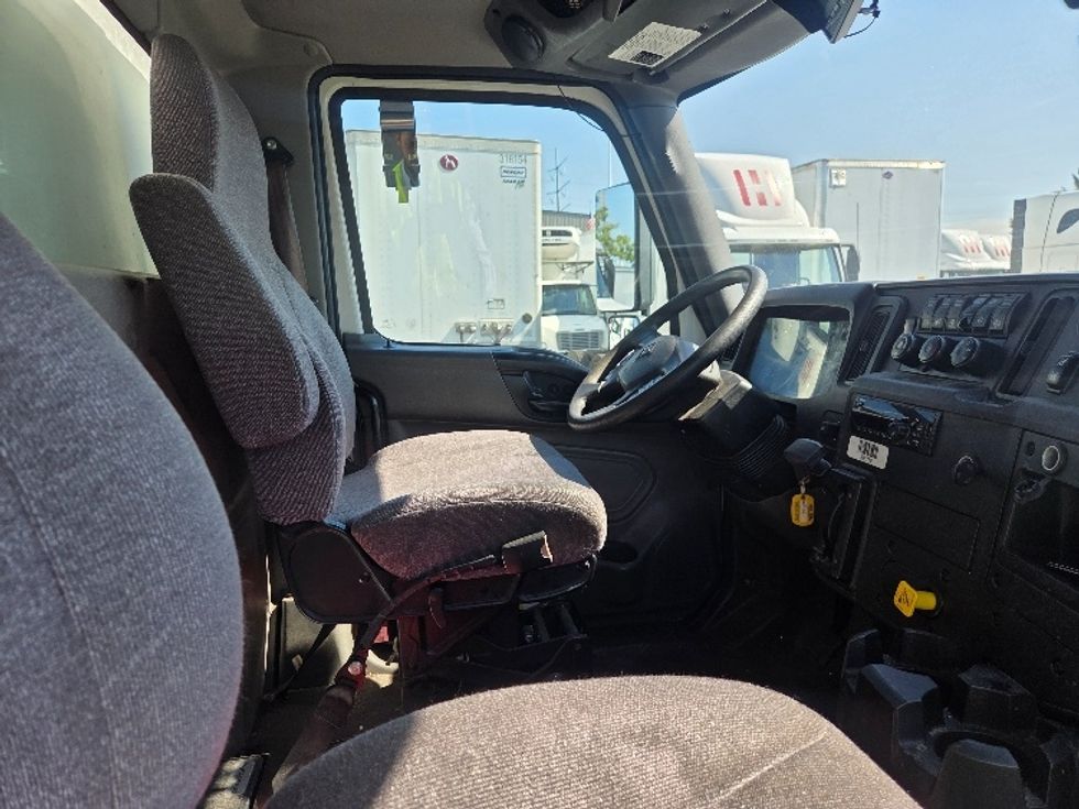 Medium Duty Box Truck-Light and Medium Duty Trucks-International-2020-MV607-Kent-WA-138,000\n\t\tmiles-$ 45,500 - Image 22