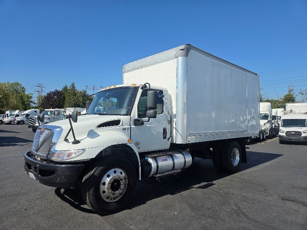 Medium Duty Box Truck-Light and Medium Duty Trucks-International-2020-MV607-Kent-WA-138,000\n\t\tmiles-$ 45,500 - Image 3