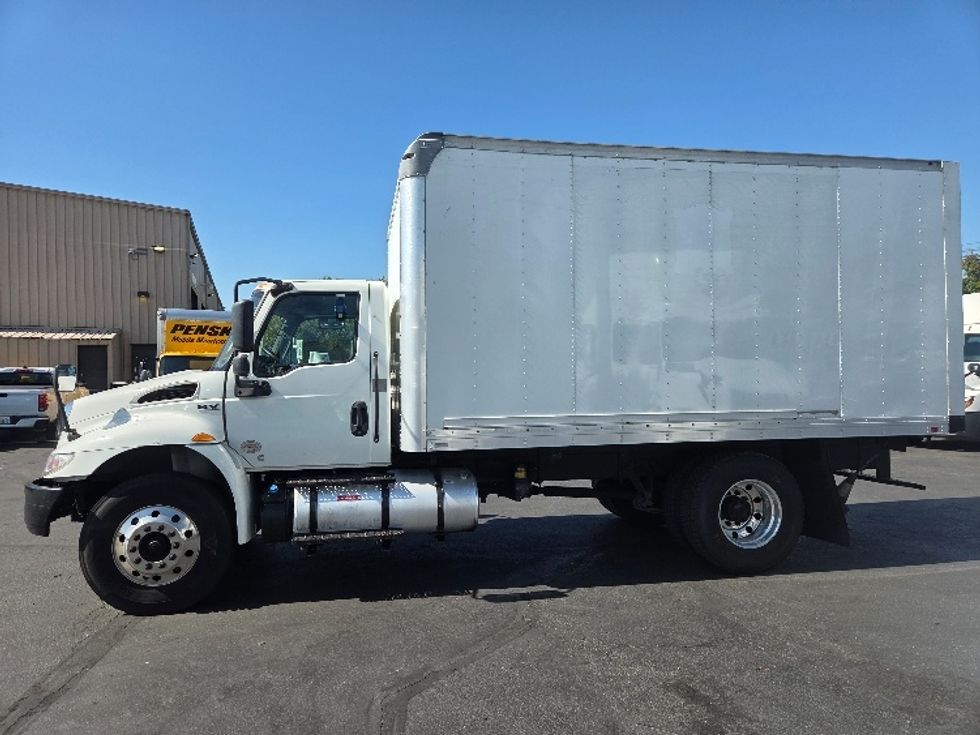 Medium Duty Box Truck-Light and Medium Duty Trucks-International-2020-MV607-Kent-WA-138,000\n\t\tmiles-$ 45,500 - Image 4