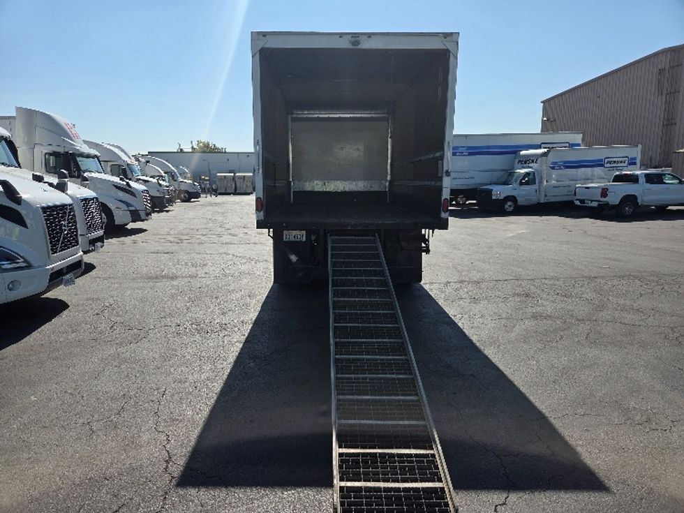Medium Duty Box Truck-Light and Medium Duty Trucks-International-2020-MV607-Kent-WA-138,000\n\t\tmiles-$ 45,500 - Image 9