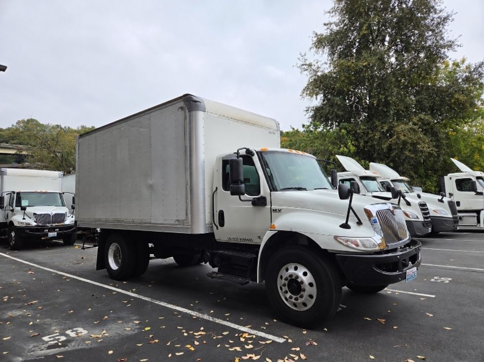 Medium Duty Box Truck-Light and Medium Duty Trucks-International-2020-MV607-Kent-WA-141,281\n\t\tmiles-$ 45,000 - Image 1