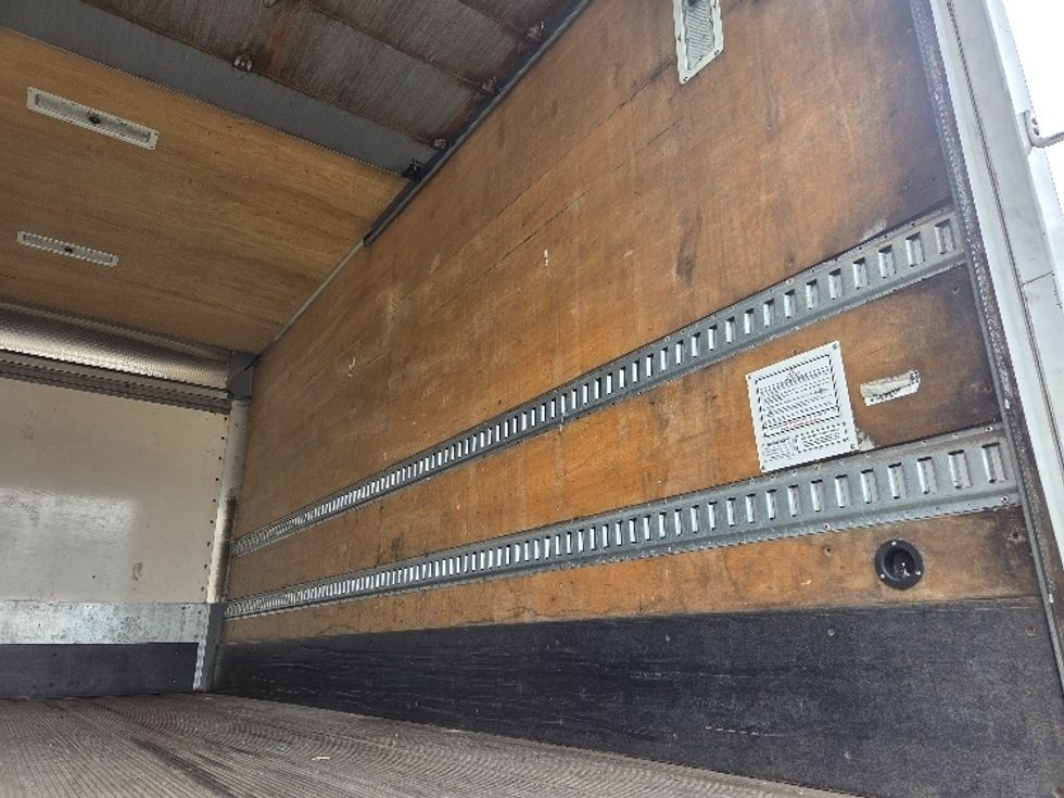 Medium Duty Box Truck-Light and Medium Duty Trucks-International-2020-MV607-Kent-WA-141,281\n\t\tmiles-$ 45,000 - Image 12