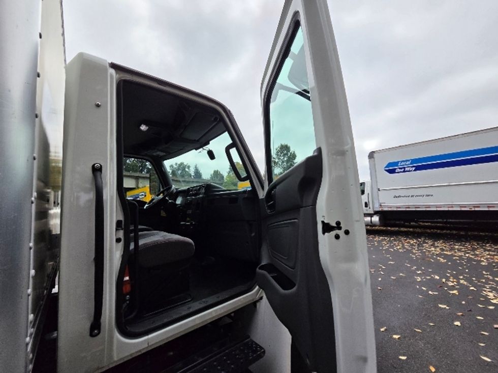 Medium Duty Box Truck-Light and Medium Duty Trucks-International-2020-MV607-Kent-WA-141,281\n\t\tmiles-$ 45,000 - Image 20