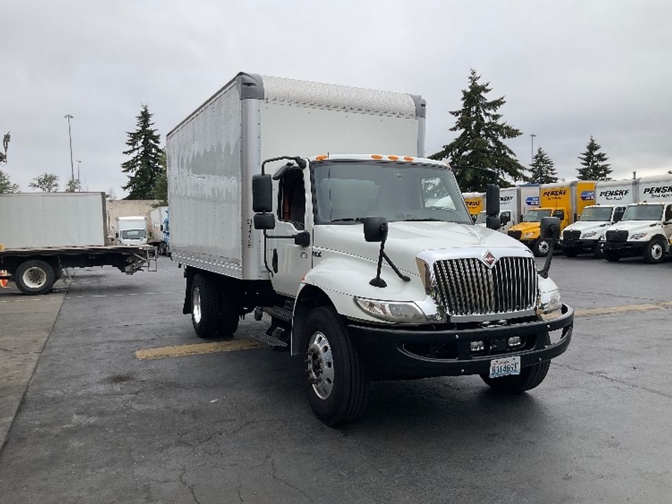 Medium Duty Box Truck-Light and Medium Duty Trucks-International-2020-MV607-Kent-WA-141,318\n\t\tmiles-$ 45,000 - Image 1