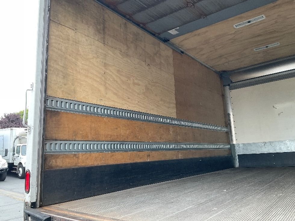 Medium Duty Box Truck-Light and Medium Duty Trucks-International-2020-MV607-Kent-WA-141,318\n\t\tmiles-$ 45,000 - Image 11