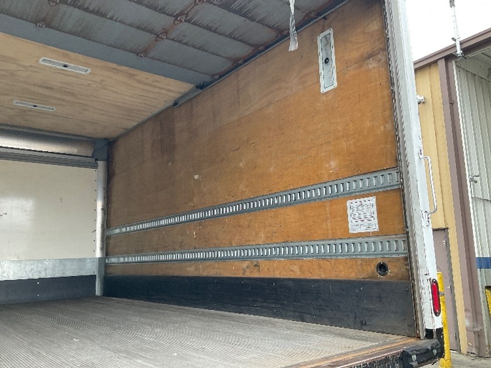Medium Duty Box Truck-Light and Medium Duty Trucks-International-2020-MV607-Kent-WA-141,318\n\t\tmiles-$ 45,000 - Image 12