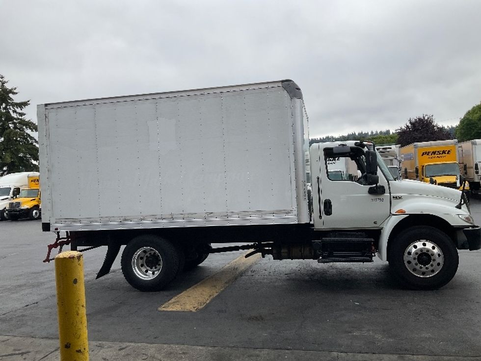 Medium Duty Box Truck-Light and Medium Duty Trucks-International-2020-MV607-Kent-WA-141,318\n\t\tmiles-$ 45,000 - Image 15