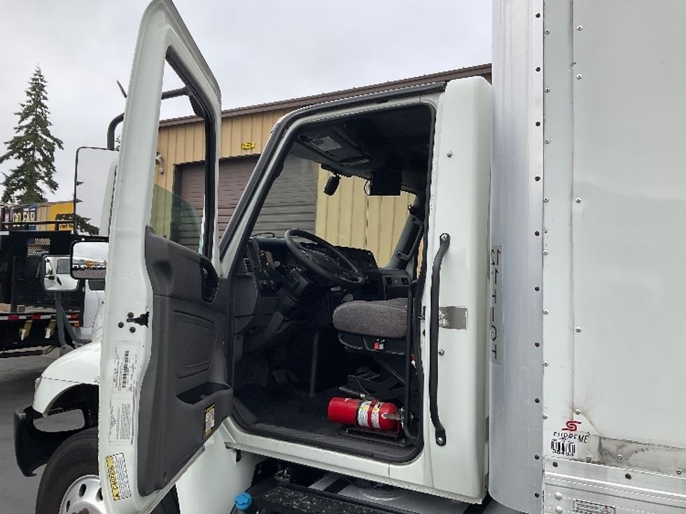 Medium Duty Box Truck-Light and Medium Duty Trucks-International-2020-MV607-Kent-WA-141,318\n\t\tmiles-$ 45,000 - Image 16