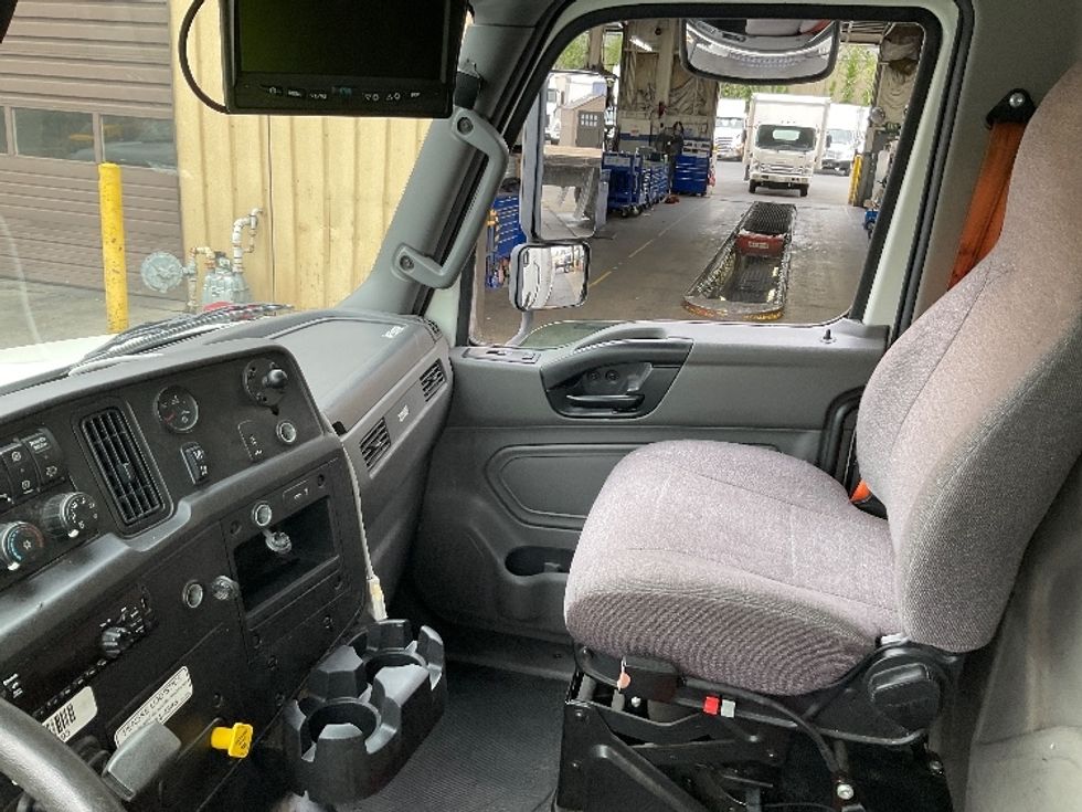 Medium Duty Box Truck-Light and Medium Duty Trucks-International-2020-MV607-Kent-WA-141,318\n\t\tmiles-$ 45,000 - Image 19