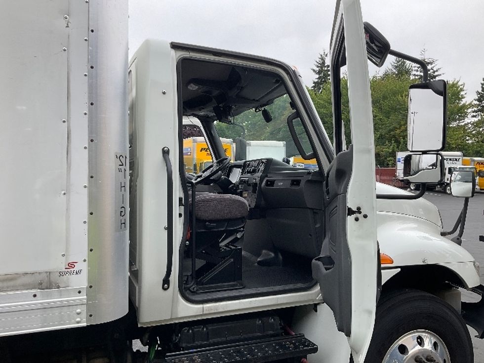 Medium Duty Box Truck-Light and Medium Duty Trucks-International-2020-MV607-Kent-WA-141,318\n\t\tmiles-$ 45,000 - Image 20